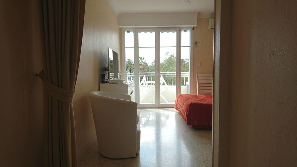 Studio 3 Etoiles Vue Mer 150M Plages Parking Clim Wifi คานส์ ภายนอก รูปภาพ