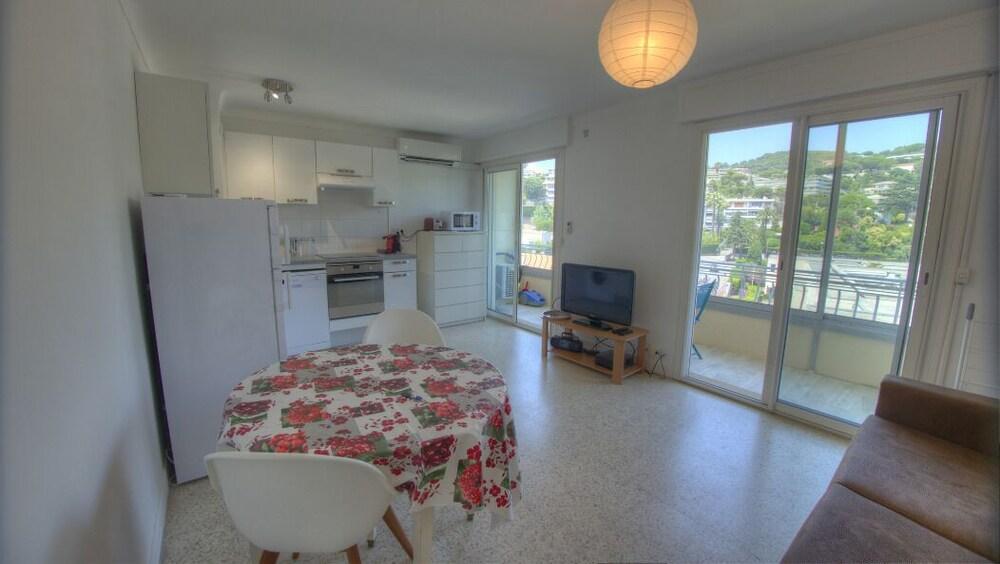 Studio 3 Etoiles Vue Mer 150M Plages Parking Clim Wifi คานส์ ภายนอก รูปภาพ
